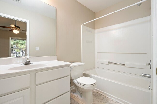 Building Photo - Delta Ridge Darling!  Available Now!  3BR Plus Den!