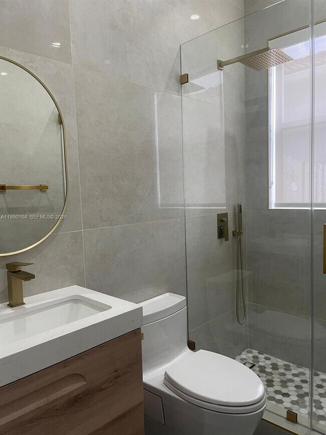 Building Photo - 5350 SW 33rd Ave