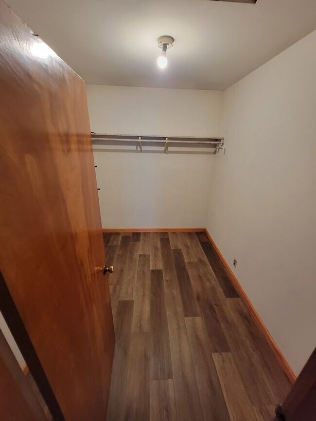 Building Photo - 249