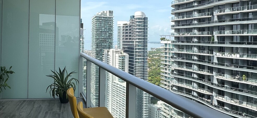 Building Photo - 1010 Brickell Ave