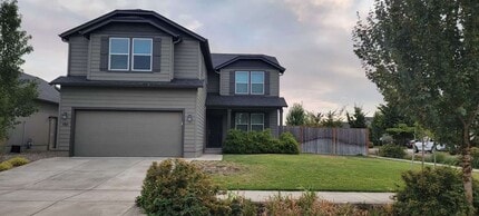 Building Photo - Master Suite and Junior Suite with its own...