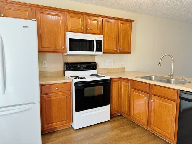 Building Photo - 1062 Ebenezer Avenue Ext