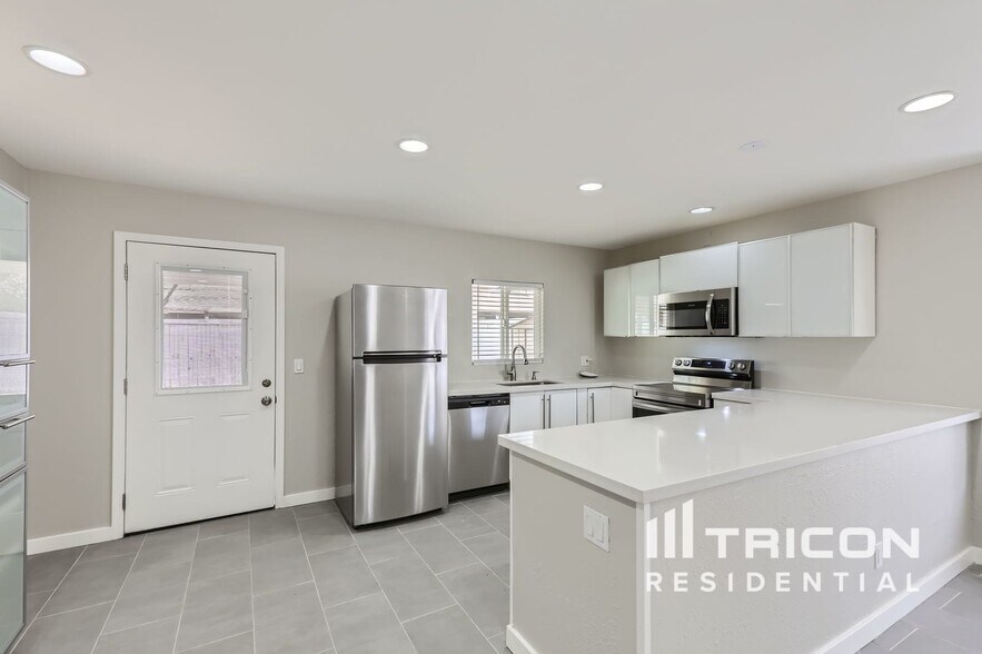 Building Photo - 3018 W Blackhawk Dr