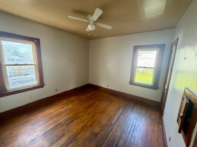 Building Photo - 3376 W 95th St