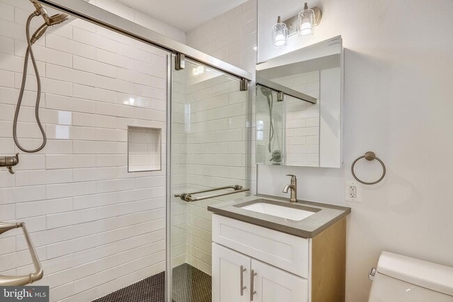 Building Photo - 314 Varnum St NW