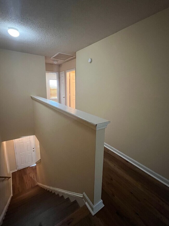 Building Photo - 3Br 3Ba Liberty Hall Townhome