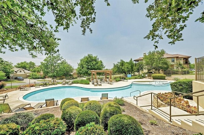 Building Photo - 211 Lake Como Dr