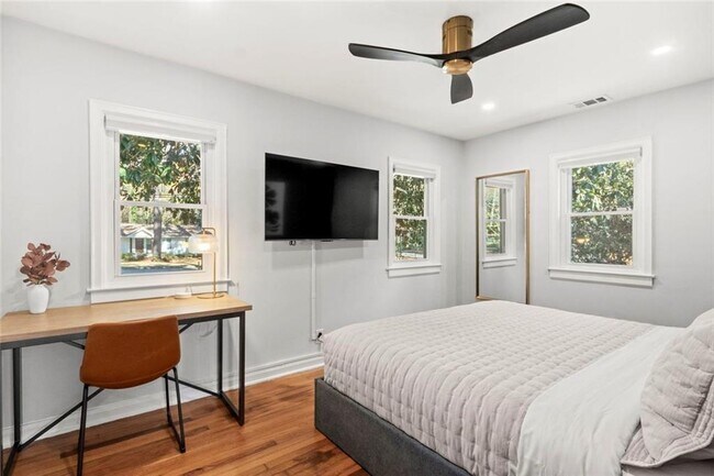 Building Photo - 1333 Victor Rd NE