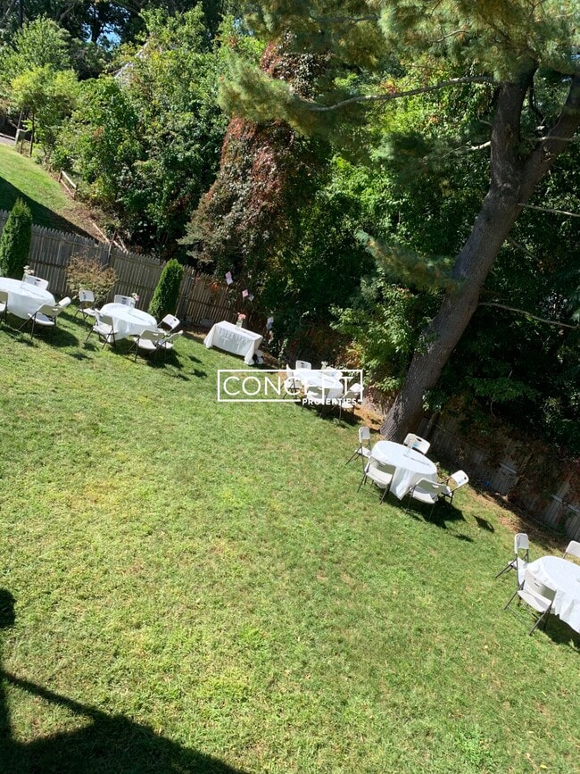 Building Photo - 49 Hackensack Rd