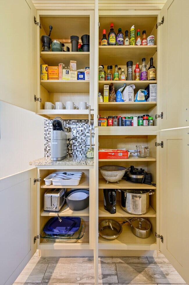 Building Photo - 3265 N Fulton Ave