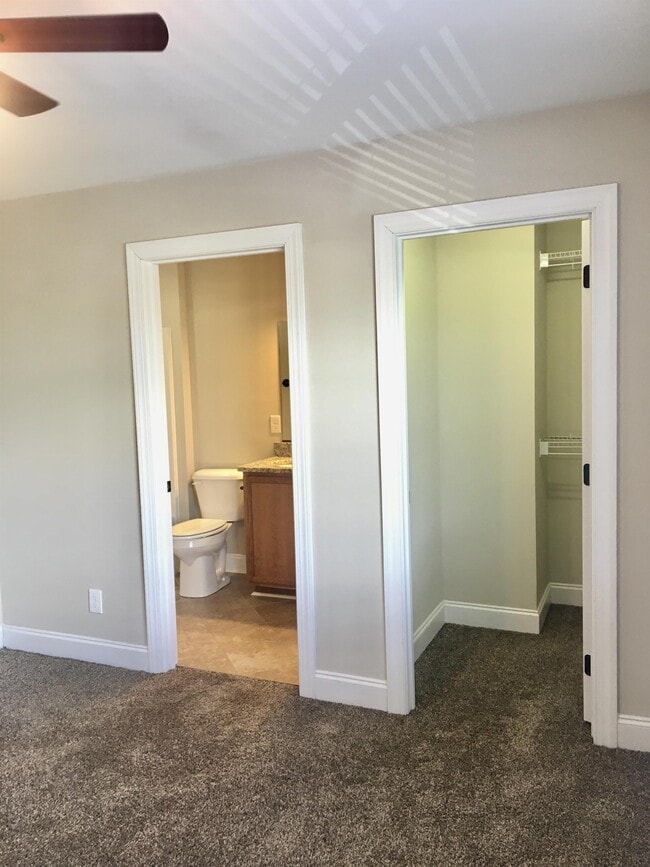 Building Photo - 215 Capstone Dr