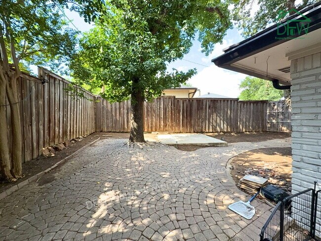 Building Photo - 4 Bed / 2.5 Bath on a Cul-de-Sac - 2-Car Garage & Spacious Fenced Backyard