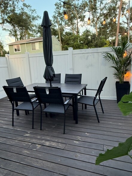 Building Photo - 301 S Lipona Rd