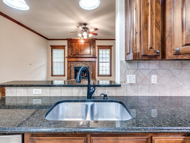 Building Photo - 2121 Mill Creek Way