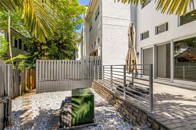 Building Photo - 1707 E Las Olas Blvd