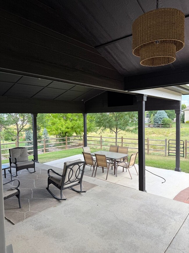 Building Photo - Spacious and Bright 4 Bedroom Home in Wind...