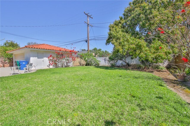 Building Photo - 3744 Pine Ave
