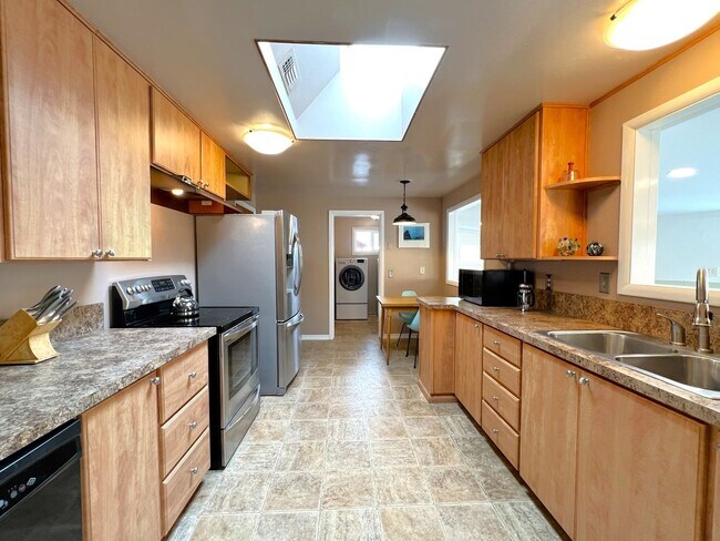 Building Photo - 307 Del Norte Ln