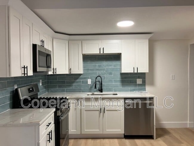 Building Photo - 1733 11th Ave N