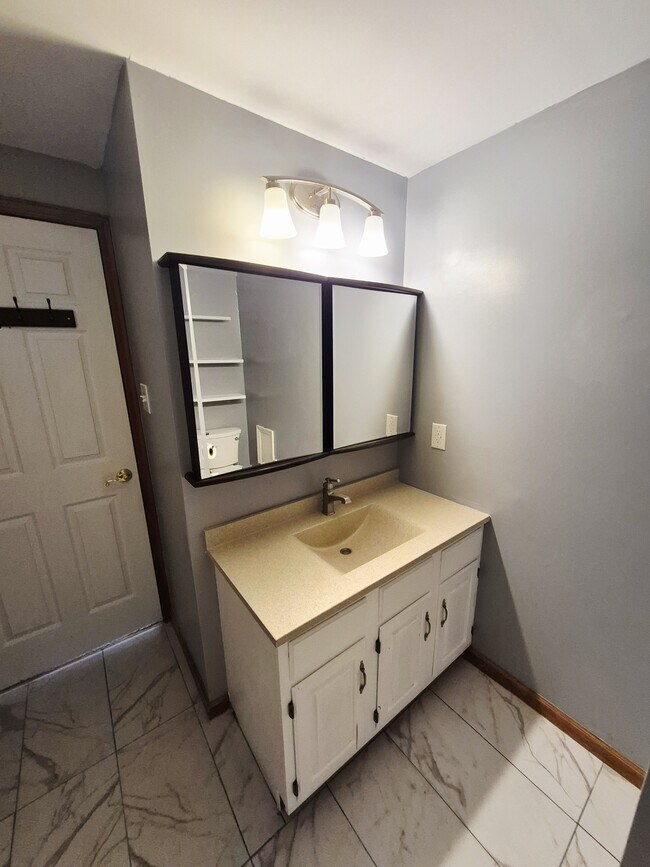 Building Photo - 976 Snow Mountain Rd