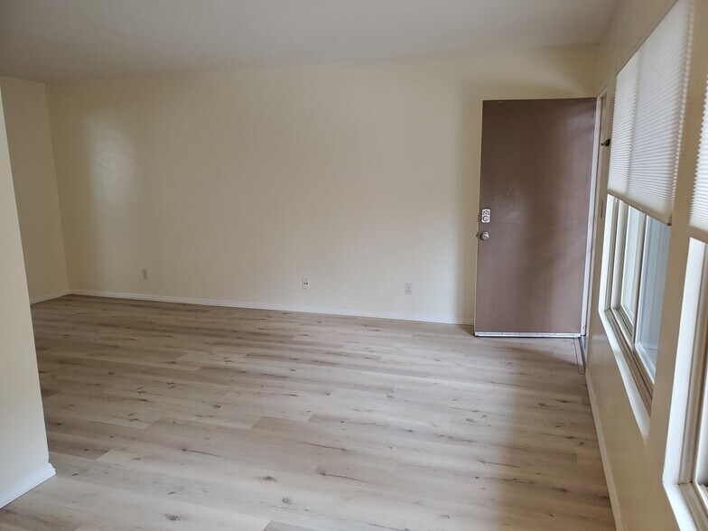 Living room - 4180 Louisiana St