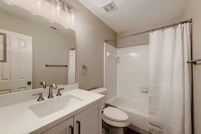 Building Photo - 11 Wineberry Pl