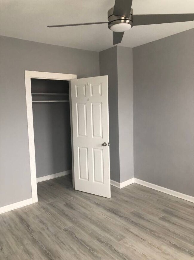 Building Photo - 3445 Juneway-1 AVAILABLE $700
