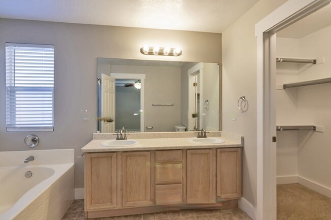 Building Photo - 10912 Poplar Brook Pl