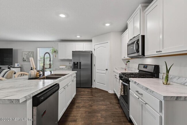 Building Photo - 14 Jarama Cir