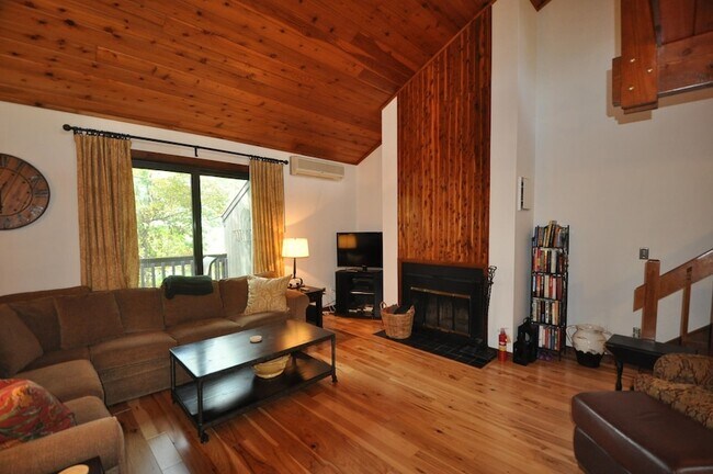Building Photo - 55 Murray Hill Woods Rd