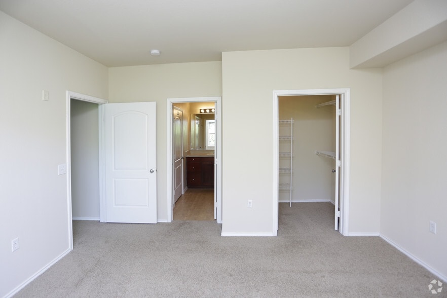 One Bedroom - Bedroom - Arrive Watertower
