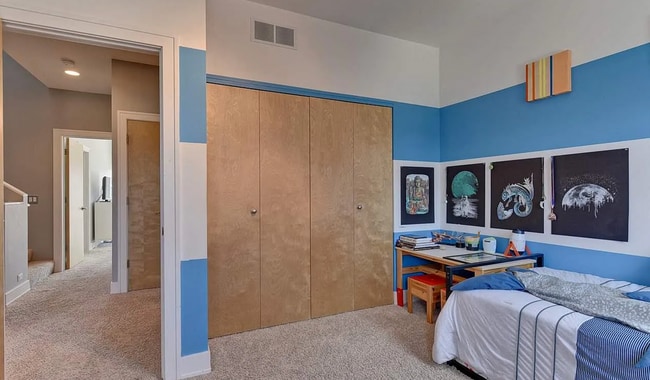 Building Photo - Luxury Downtown Condo!!