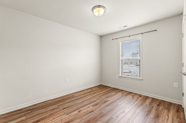 Building Photo - 404 Sullivan Loop Rd