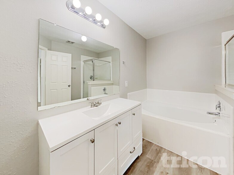 Building Photo - 24118 Skywing Ct