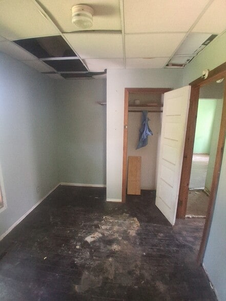 Building Photo - 615 N Almond St