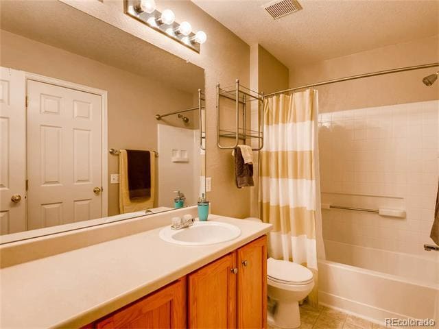 Building Photo - Available July! Beautiful Northfield Home!