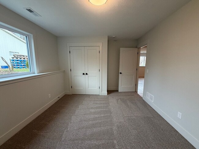 Building Photo - Newly built 3 bedroom spacious home!