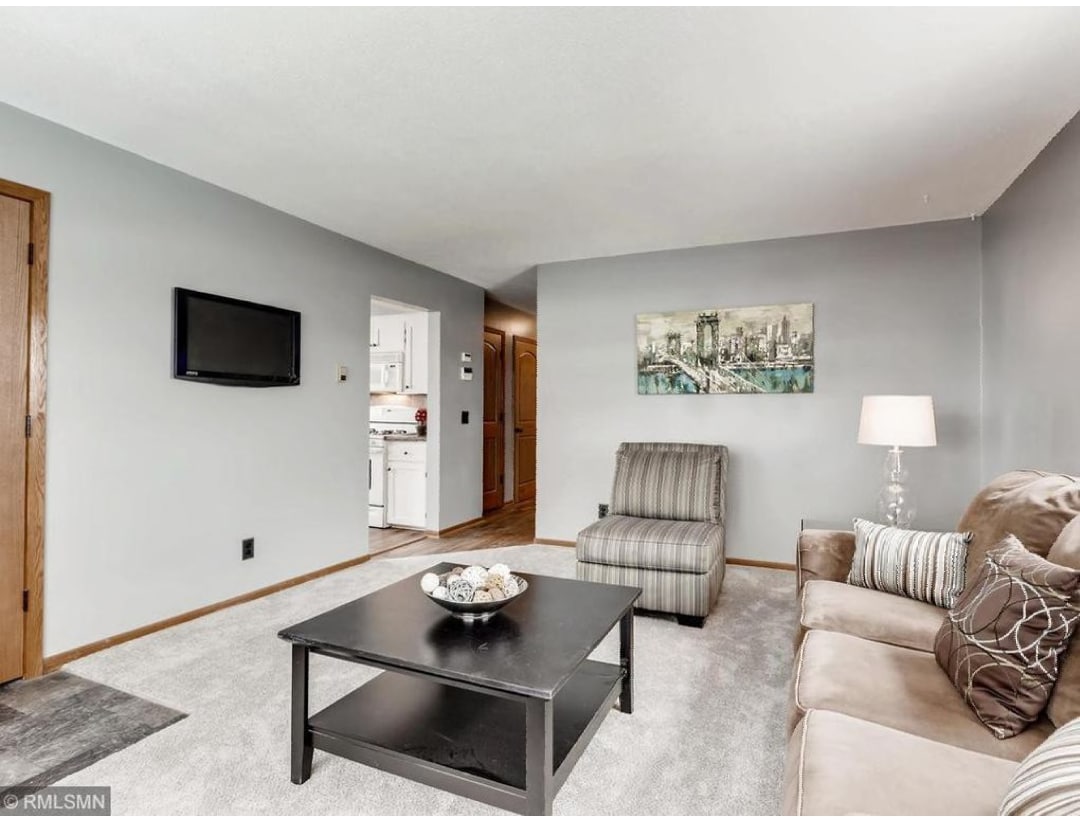 Building Photo - 136 7th Ave S