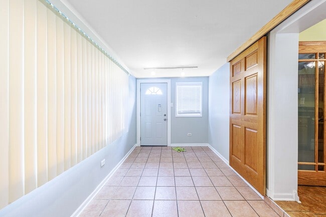Building Photo - 5557 S Kildare Ave