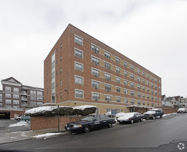 Building Photo - Quintard Manor