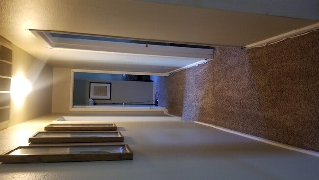 Building Photo - 835 Greenwich Dr