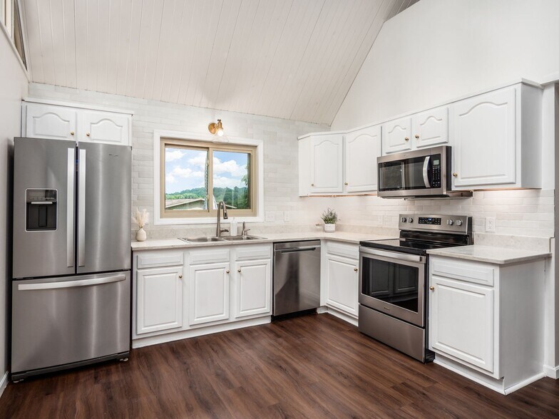 Building Photo - 305 Ridgeway Dr