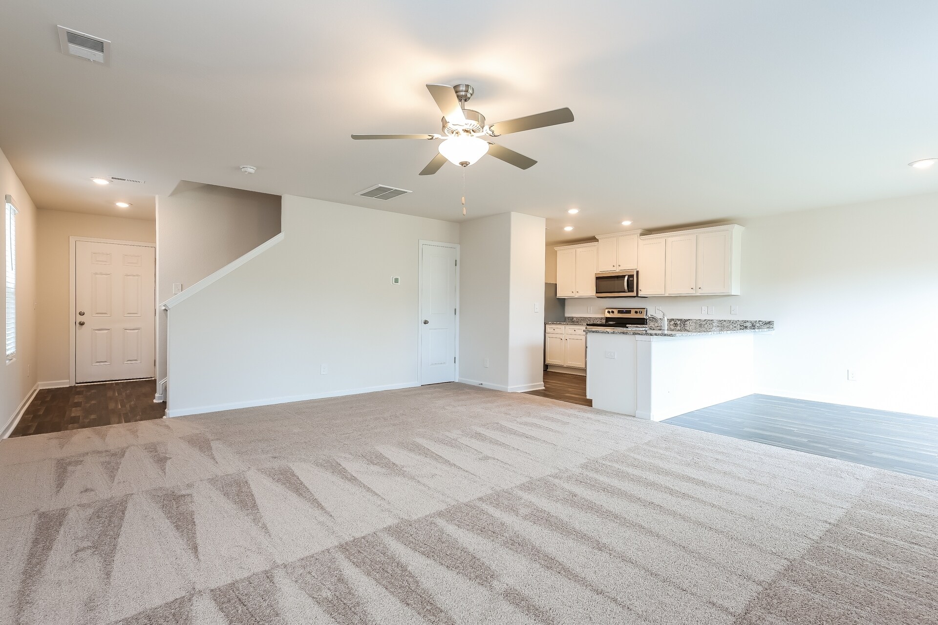 Building Photo - 2219 Southlea Dr