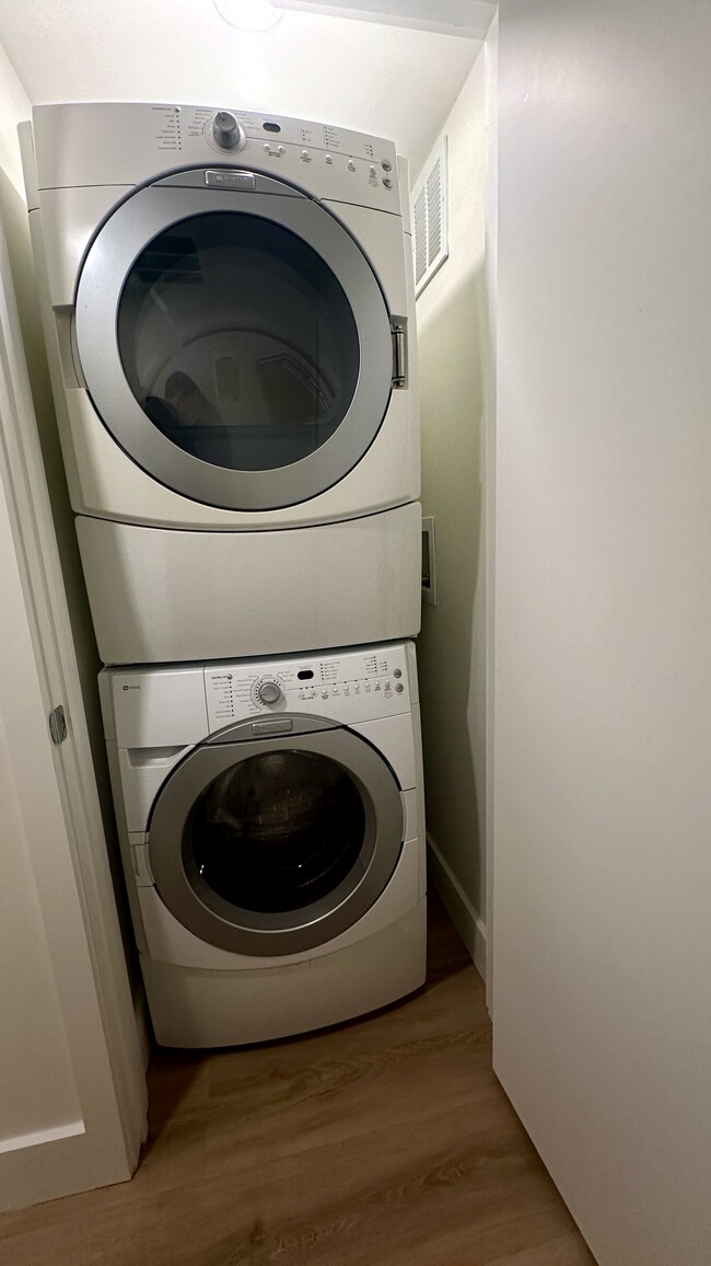 Washer/Dryer in unit - 1644 Irving St NW