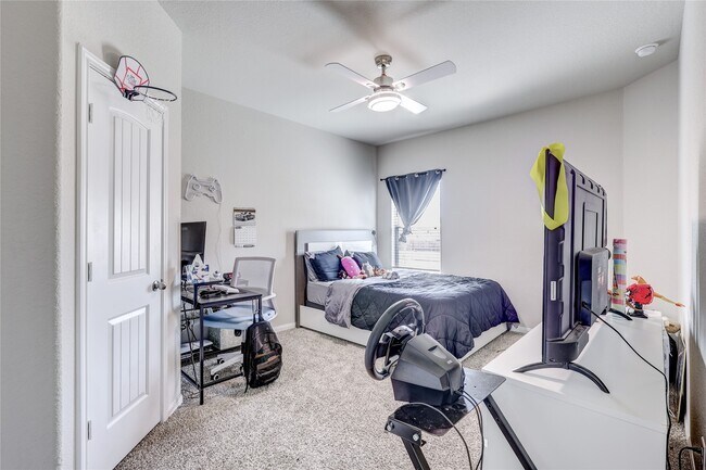Building Photo - 22103 Regal Heights Dr