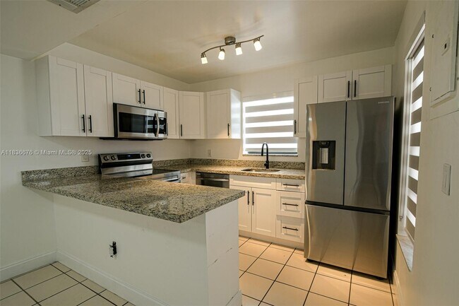 Building Photo - 6211 SW 138th Ct