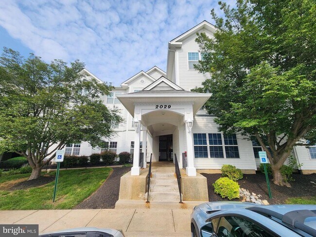 Building Photo - 2029 Windsong Dr