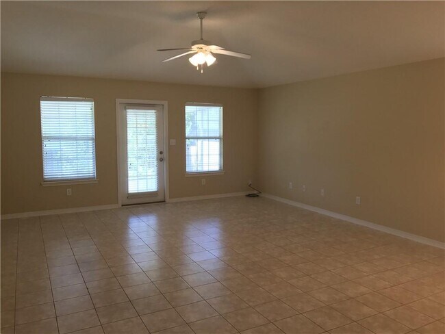 Building Photo - 147 Cypress Ln