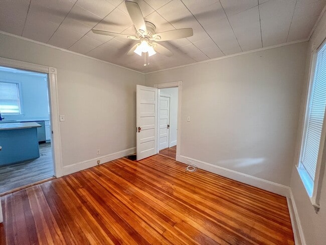 Building Photo - 263 Waverley St