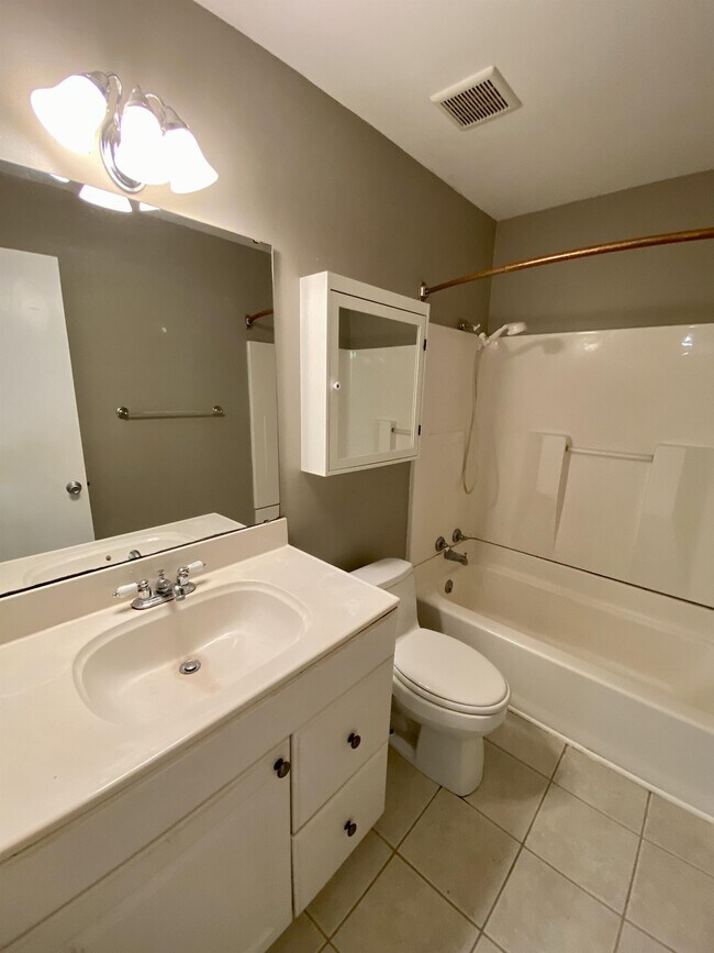 Building Photo - 6034 Juniper Dr